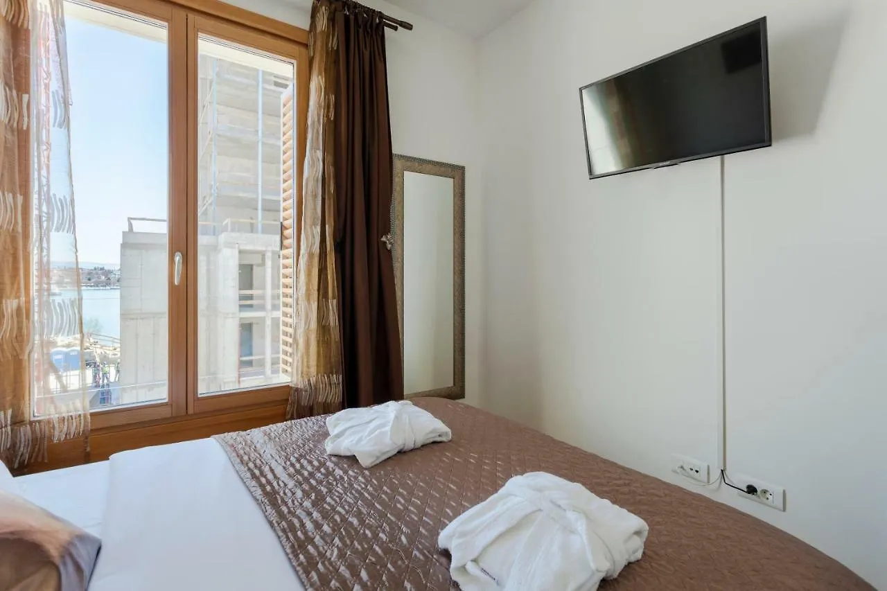 New Luxury Apartment Nives On Seaside Split 0*,
