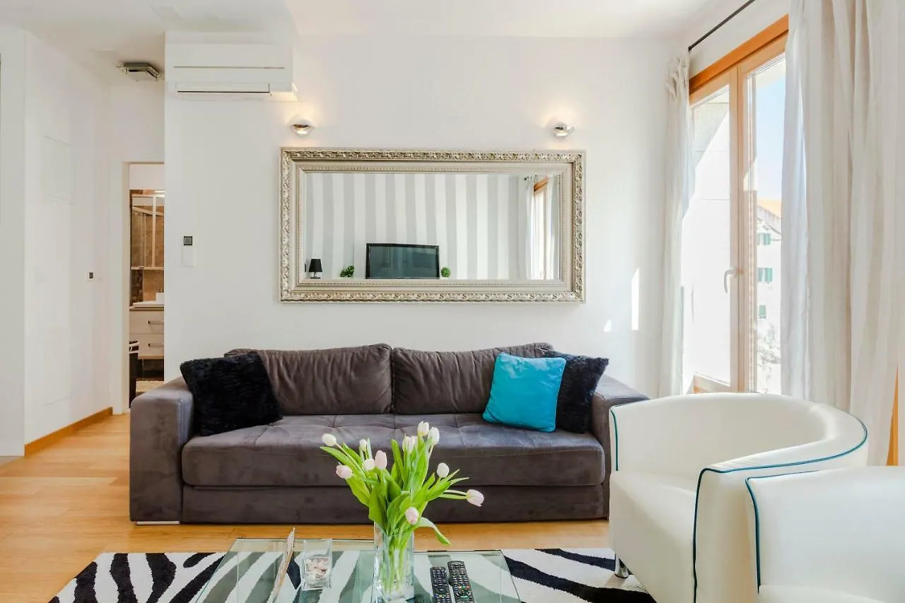New Luxury Apartment Nives On Seaside Split 0*,